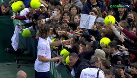 Davis Cup: Αποθέωση για τον Τσιτσιπά από τους μικρούς του φίλους στο ΟΑΚΑ