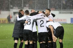 Τρέλα από τους οπαδούς του ΟΦΗ: Πανηγύριζαν μέσα στη βροχή!