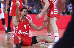 Όταν το ΣΕΦ σείστηκε με την ιαχή «Λούντζη, ψυχάρα, Ολυμπιακάρα» (vid)