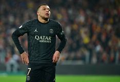 Η Παρί παρουσίασε τη νέα της εμφάνιση χωρίς τον Εμπαπέ (vid)