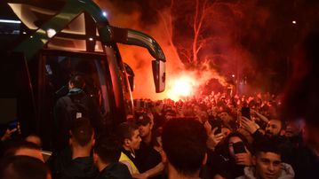 Πανζουρλισμός από τον κόσμο του Παναθηναϊκού κατά την αναχώρηση της αποστολής - Η αντίδραση του Τερίμ (vid)