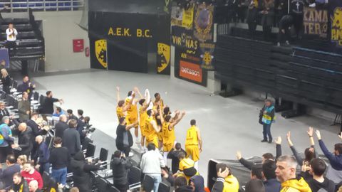 Μοναδικό «κιτρινόμαυρο» πάρτι στη Sunel Arena: Παίκτες και κόσμος πανηγύρισαν μαζί (vid)