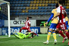 Ο Ζέλσον με εξ επαφής προβολή έκανε το 3-0 για τον Ολυμπιακό στην Τρίπολη