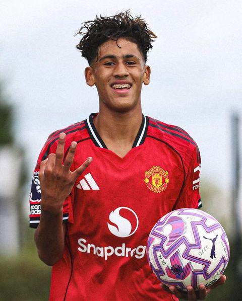 Ο «μικρός Μέσι»: Ο 15χρονος Τζέι Τζέι Γκάμπριελ στις προπονήσεις της πρώτης ομάδας της Μάντσεστερ Γιουνάιτεντ