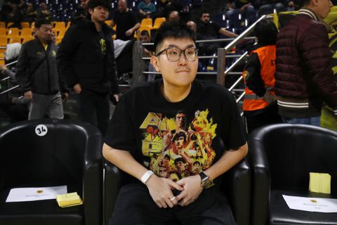 Στο πλευρό του Άρη, με «ιδιαίτερο» μπλουζάκι, ο Ρίτσαρντ Σιάο στον «τελικό» με την Νεπτούνας (pic)