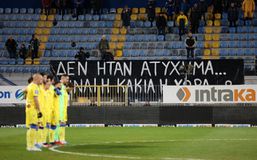 «Δεν ήταν ατύχημα, ήταν η κακιά χώρα»: Το πανό των οπαδών του Αστέρα για τα Τέμπη (gallery)