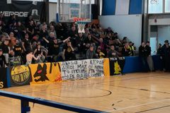 Οργισμένα πανό για τα Τέμπη στα γήπεδα της Elite League και της Β' εθνικής