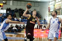 Η ΑΕΚ άγγιξε την 100άρα και πέρασε σαν σίφουνας από τη Νίκαια