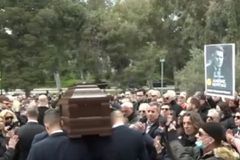 Σπαρακτικό το τελευταίο αντίο στον Αλέξη Κούγια - Τραγικές φιγούρες τα παιδιά του και η Εύη Βατίδου