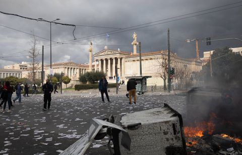 Εκπρόσωπος ΕΛ. ΑΣ για επεισόδια στο Σύνταγμα: «Ήθελαν νεκρό διαδηλωτή ή αστυνομικό»