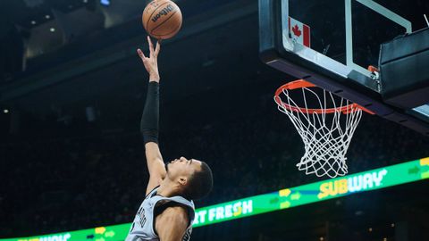 Αφηνιασμένοι Σπερς διέλυσαν του 76ers