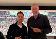 Ο Κωνσταντίνος Αργυρός είδε από κοντά το Μπουλς – Θάντερ και φωτογραφήθηκε με θρύλους του NBA (pics)