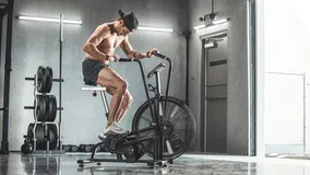 Οι Καλύτερες Cardio Μηχανές για να Κάψεις Λίπος και να Βελτιώσεις τη Φυσική σου Κατάσταση