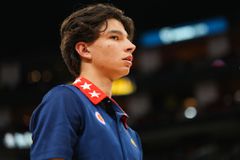 O Αντρέι Στογιάκοβιτς εντυπωσιάζει στις ΗΠΑ, παρακολουθεί τον Ολυμπιακό και δεν έχει διαλέξει ακόμα αν θα παίξει στην εθνική της Ελλάδας ή της Σερβίας (vid)