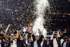 Το Κονέκτικατ κατέκτησε το Κολεγιακό πρωτάθλημα, ο Ρούμογλου έγραψε ιστορία (vid)