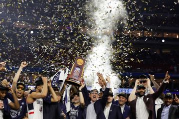 Το Κονέκτικατ κατέκτησε το Κολεγιακό πρωτάθλημα, ο Ρούμογλου έγραψε ιστορία (vid)