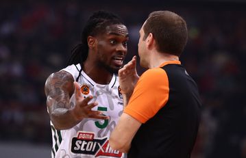 «Είναι φάουλ επειδή φώναξε;» - Η Euroleague δημοσίευσε τους διαλόγους διαιτητών και παικτών στο ντέρμπι «αιωνίων» (vid)