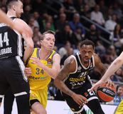 Η Παρτίζαν πέρασε από την Άλμπα στο Βερολίνο με σούπερ Νάναλι και πλουραλισμό