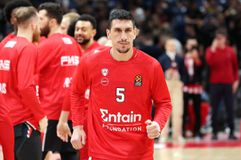 Ο Λαρεντζάκης πήρε τη φανέλα του Τεόντοσιτς!