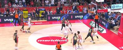 Το απίθανο τρίποντο του Ράιτ που «ξέρανε» τον Ερυθρό Αστέρα (vid)