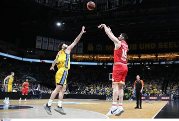 Η άκρως συγκινητική ιστορία πίσω από τη συμμετοχή του Παπανικολάου στο ματς με την Άλμπα και η αποθέωση του Μπαρτζώκα