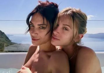 Απίστευτα πράγματα: Τραγουδίστρια χώρισε πρώην αναβάτη του MotoGP και εθεάθη σε «καυτές» φωτογραφίες δίπλα σε Αλβανίδα μπαλαρίνα (pics)