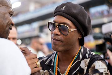 Ροναλντίνιο: «Ο Μέσι είναι ο καλύτερος στον κόσμο, μακάρι να φτάσει στο Μουντιάλ και να κάνει θαύματα»