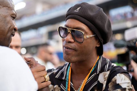 Ροναλντίνιο: «Ο Μέσι είναι ο καλύτερος στον κόσμο, μακάρι να φτάσει στο Μουντιάλ και να κάνει θαύματα»