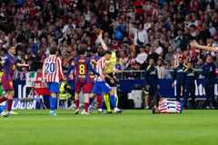 Ήταν ή δεν ήταν κόκκινη: Το «δολοφονικό» τάκλιν του Μαρτίν που δόθηκε κόκκινη και πάρθηκε πίσω μέσω VAR (vid)