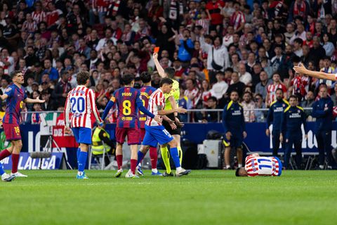 Ήταν ή δεν ήταν κόκκινη: Το «δολοφονικό» τάκλιν του Μαρτίν που δόθηκε κόκκινη και πάρθηκε πίσω μέσω VAR (vid)