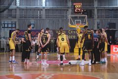 Καθυστέρηση 15 λεπτών στο τζάμπολ του Άρης-ΑΕΚ