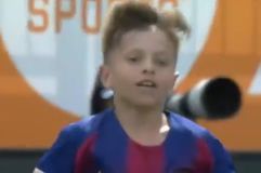 Viral ο 11χρονος Χιούγκα Γκαλδεάνο που έχει... τρελάνει κόσμο στην Μπαρτσελόνα (vid)