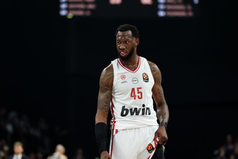 Ένα «standing ovation» στον υπερπολύτιμο Ντόντα Χολ