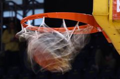 Θεσσαλονίκη: Ξύλο μεταξύ παίκτη και φιλάθλου σε αγώνα μπάσκετ!