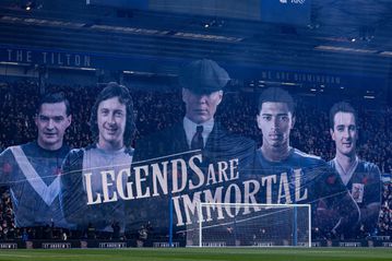 Το απίθανο πανό της Μπέρμιγχαμ εμπνευσμένο από τους «Peaky Blinders» για τον Μπέλιγχαμ, που προκάλεσε αντιδράσεις