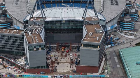 Μαζική αποχώρηση και συνθήματα για Τσάμπι Αλόνσο από τους οπαδούς της Λίβερπουλ