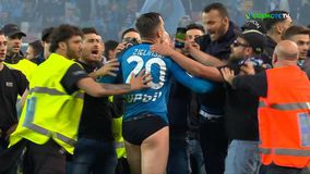 Πανζουρλισμός, άφησαν τον Ζιελίνσκι με το... εσώρουχο