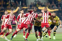 Έξαλλοι πανηγυρισμοί στα αποδυτήρια της «OPAP Arena» από τους παίκτες του Ολυμπιακού στο τρίποντο του Σλούκα