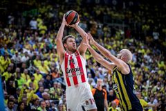 Ο Σλούκας έβαλε το τρίποντο της χρονιάς, αλλά υποκλίθηκε στον Βεζένκοφ: «Στο δικό του τρελάθηκα περισσότερο» (vid)