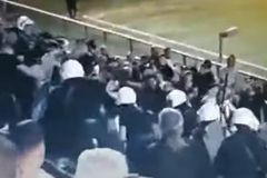 Σοβαρά επεισόδια μεταξύ οπαδών και ΜΑΤ στον τελικό Κυπέλλου της ΕΠΣ Αχαΐας (vid)