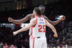 Τον ζόρισε η ΑΕΚ και ο Χέιλ, αλλά έκανε βήμα πρόκρισης για τους τελικούς ο Ολυμπιακός