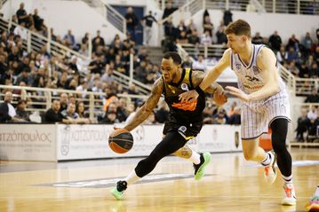 Ο Τάκερ πήρε τη θέση του Μπράις στην εξάδα ξένων της ΑΕΚ κόντρα στον Ολυμπιακό