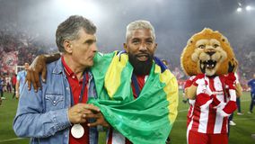 Μία μαγική γιορτή, ένα εκπληκτικό ερυθρόλευκο άλμπουμ - Ο Μεντιλίμπαρ, η ελληνική σημαία του Μπιανκόν και ο Brasileiro (pics)