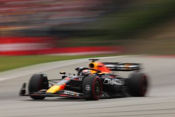 Περίπατο στην κοσμοπολίτικη Βαρκελώνη έκανε ο μοναδικός Φερστάπεν