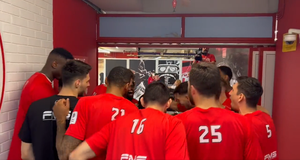 Ο Κάνααν έδωσε το σύνθημα, έπεσε... φατούρο και οι παίκτες του Ολυμπιακού μπήκαν στο παρκέ για το Game 1 (vid)