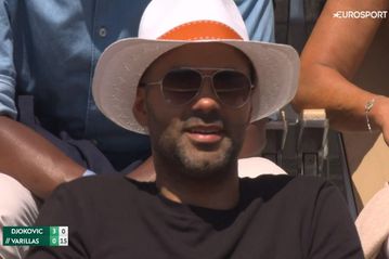 Ο Τόνι Πάρκερ παροκολούθησε τον αγώνα του Τζόκοβιτς (vid)