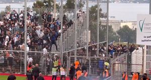 Σοβαρά επεισόδια μεταξύ των οπαδών της Μαρσέιγ και της αστυνομίας πριν την έναρξη του ματς με την Αζαξιό (vid)