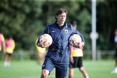 Ο Αλμέιδα έχει πολύ ιδιαίτερες απαιτήσεις, από τα φιλικά προετοιμασίας