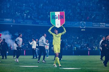 Ο Μερέτ ανανεώνει το συμβόλαιό του με τη Νάπολι