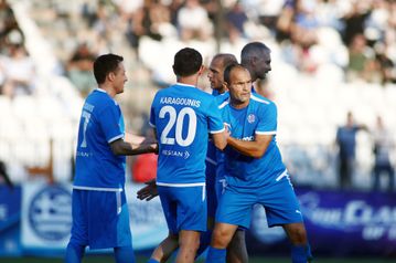 Οι ήρωες του Euro 2004 νίκησαν τους European Legends σε φιλανθρωπικό φιλικό στην Τούμπα (pics)